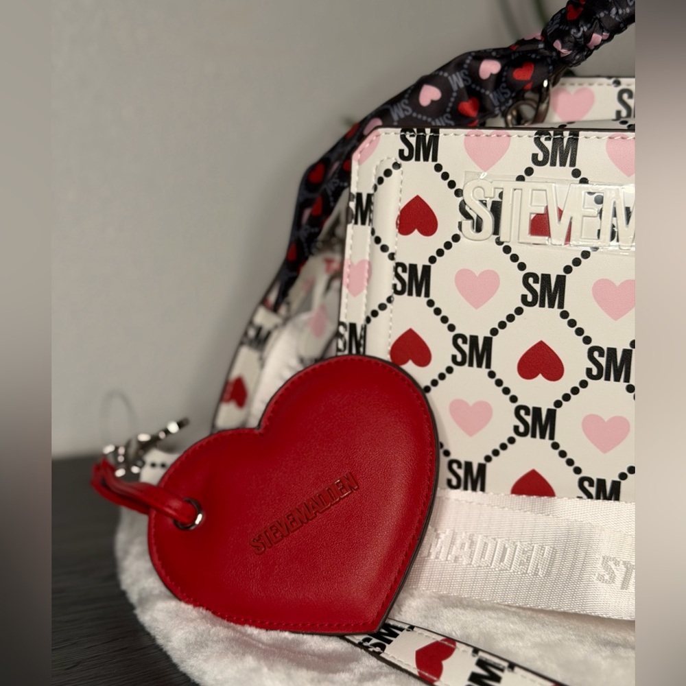 Steve Madden Valentine’s Day Hearts white crossbody purse bevelyn handbag - Picture 9 of 12